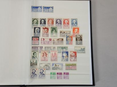 PHILATELIE - FRANCE Album de timbres FRANCE avec quelques séries complètes d'hommes...
