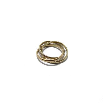 BAGUE OR BAGUE 3 tons d'or 18k (750/°°), composée de 3 anneaux entrelacés.
Poids:...