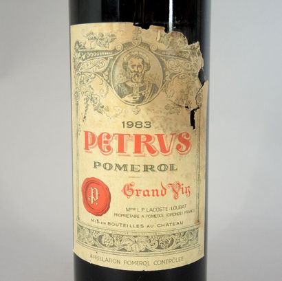 CHÂTEAU PETRUS 1983 1 bouteille de Château Petrus, 1983, Pomerol
(niveau légèrement...