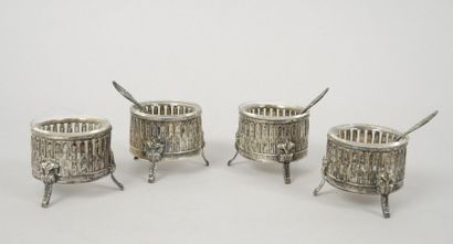 ARTS DE LA TABLE Ensemble de 4 salières-poivrières en verre et métal argenté à décor...