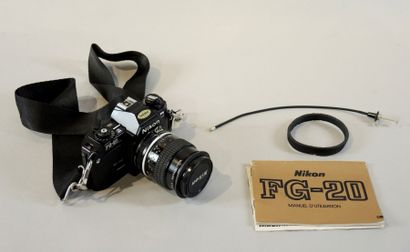 APPAREIL PHOTO NIKON Appareil Nikon modèle FG-20 et un objectif Micro NIKKOR (55mm,...
