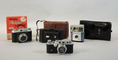 LOT APPAREILS PHOTO - LEICA ET DIVERS Appareil photo Marque LEICA modèle vers 1938...