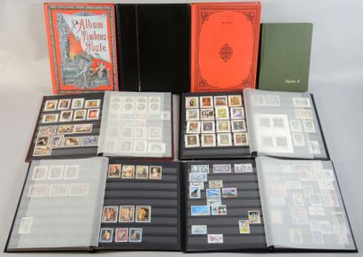 COLLECTION DE TIMBRES Collection d'albums de timbres en 7 volumes réunis sur le thème...