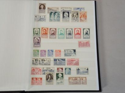 PHILATELIE - FRANCE - ALGERIE, MAROC Album de timbres FRANCE avec quelques séries...