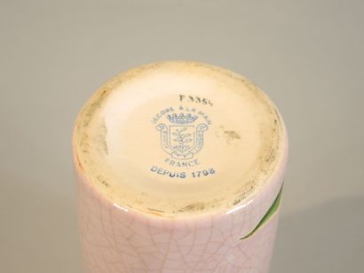 LONGWY Vase tubulaire en faïence de Longwy à fond rose à décor de flaurs. Signé sous...