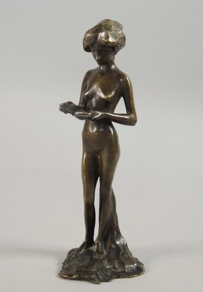 Agnès DE FRUMERIE (1869-1937) "Jeune fille nue lisant"

Bronze à patine brune, signé...