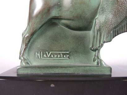 MAX LE VERRIER (1891-1973) "Buffles"

Paire de serre-livres en bronze à patine verte

Signé,...