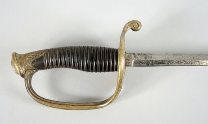 SABRE D'OFFICIER - 1855 Sabre d'officier d'infanterie modèle 1855.
Poignée en corne...