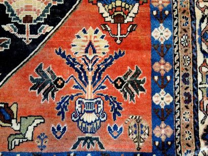 Tapis Chiraz Grand tapis en laine Chiraz

Diemensions 325 x 214 cm