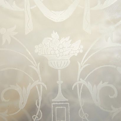 BACCARAT MODELE MICHELANGELO Carafe en cristal à décor gravé à l'acide de rinceaux

Marqué...