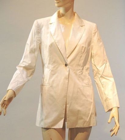 KENZO, PAUL SMITH Lot de deux vestes, l'une en coton blanc, col cranté, simple boutonnage...