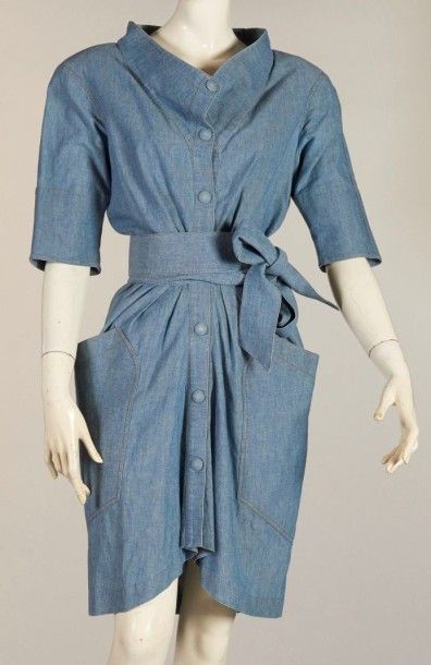 Thierry Mugler, été 1988, collection "Africaine" Robe en coton façon jean délavé...