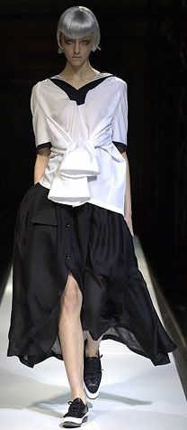 Yohji Yamamoto (été 2007, modèle de défilé), Escada, W&wy Tunique d'inspiraion vareuse...