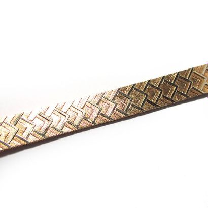 Bracelet BRACELET ruban 2 tons d'or 18k (750/°°), composé de maillons géométriques...