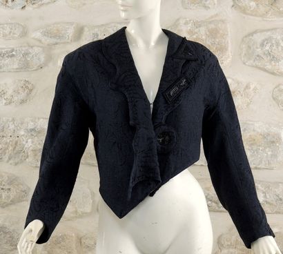 KANSAI International, circa 1980. Veste en coton broché noir, col châle cranté façon...