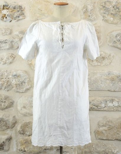 SEE by CHLOE. Robe en coton blanc, encolure bateau, petites manches, bas et dos noué...