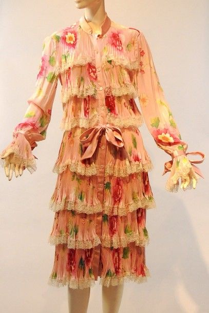 VALENTINO Robe en soie rose imprimée à motif floral à dominante vert, fuchsia, devant...