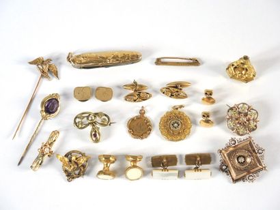 LOT FANTAISIE LOT de bijoux fantaisie en métal doré, dont cachet, boutons de manchette,...