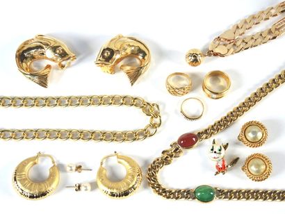 LOT FANTAISIE LOT de bijoux fantaisie en métal doré, rehaussés de pierres fantai...