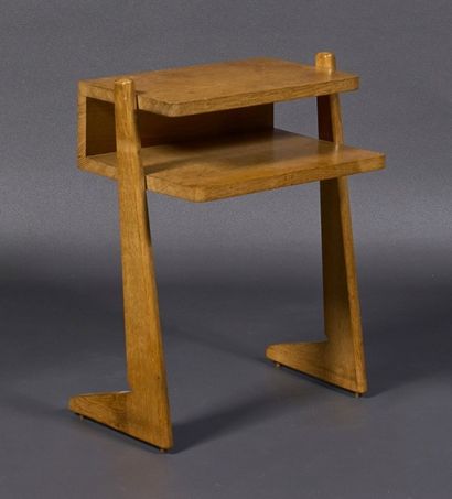 TABLE DE CHEVET Table de chevet en bois blond


Travail des années 50
