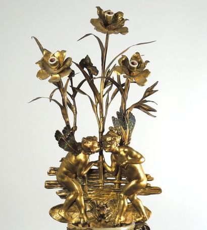 JOSEPH CHERET (1838-1894) - ART NOUVEAU Applique à 3 lumières en bronze et métal...