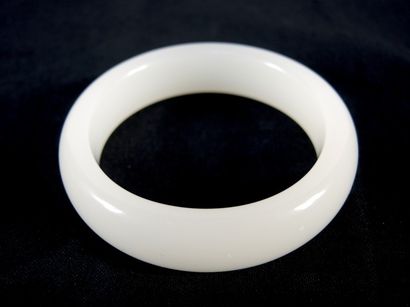 Bracelet BRACELET


Bracelet jonc en néphrite de couleur blanche


Diam. int. : 6...