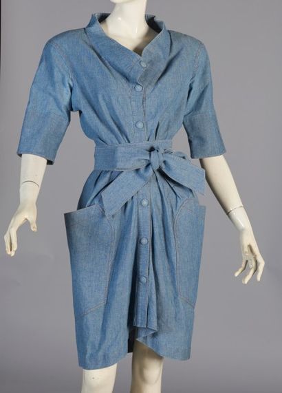 Thierry Mugler, été 1988, collection "Africaine" robe en coton façon jean délavé...