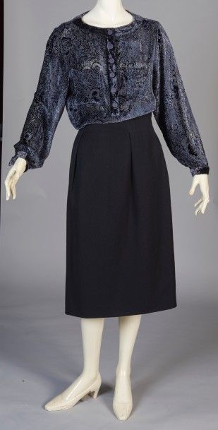 GUY LAROCHE, J-L SCHERRER (2) Jupe droite couleur noire à 2 poches (T44), jupe longue...