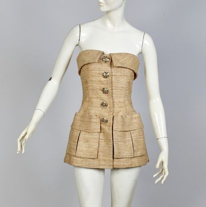 CARVEN Haute Couture, Eté 1999, n4 et , porté par Josette. Bustier en shantung beige,...