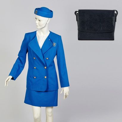 Les UNIFORMES DE BALENCIAGA pour TUNON. Lot composé d'une tenue tailleur jupe en...