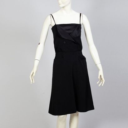 Christian DIOR par Marc Bohan, sans griffe. Christian DIOR par Marc Bohan, sans griffe.
Robe...