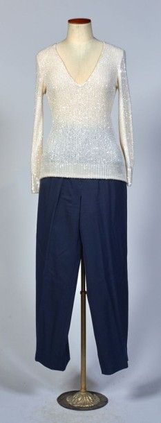 CHANEL, DONNA KARAN PANTALON droit en laine et viscose marine (env T S), PULL-OVER...