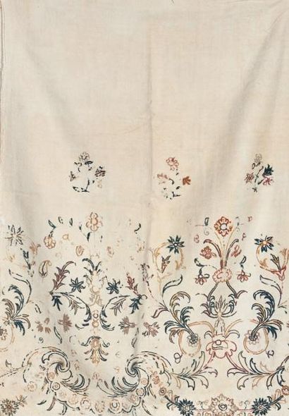 BAS DE ROBE XVIIIème Bas de robe en Cambrasine ou crewel work, XVIIIème siècle, lin...