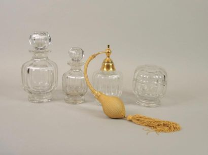 CRISTALLERIE de BACCARAT "Malmaison" - (1930)

Garniture de toilette en cristal massif...