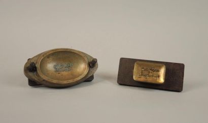 LENOIR & COMPAGNIE (ANNEES 1920) 2 sabots en bronze pour marquer les savons.