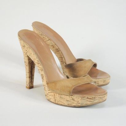 DONNA PIU, ANONYMR TROIS PAIRES DE MULES à talons, la première en cuir gold (P 36)...