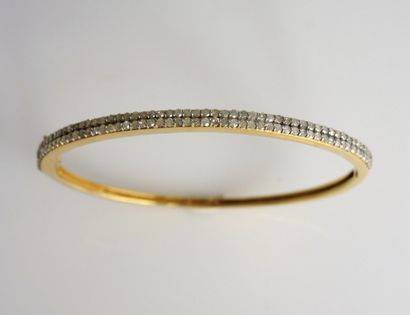 Bracelet jonc Bracelet jonc en vermeil 925/°° serti d'une double lignes de petits...