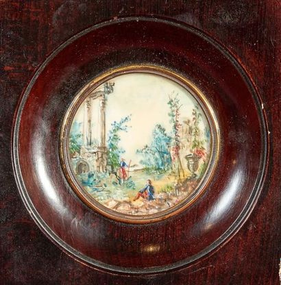 MINIATURES Trois miniatures sur ivoire peintes de scènes dans le goût du XVIIIème....