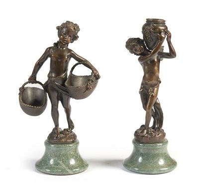 SUJETS EN BRONZE ET DIVERS Paire de sculptures en bronze à patine brune représentant...