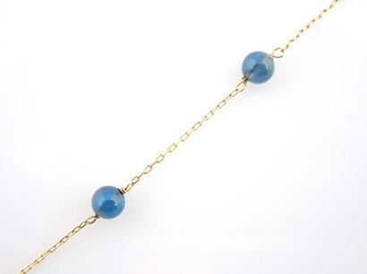 Bracelet Bracelet en or jaune 18K 750/°° chaîne maille forçat orné de 4 petites perles...