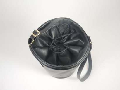 Hermès Vintage SAC "Mangeoire" en box noir (bon état général) (25 x 17 cm) (dust...