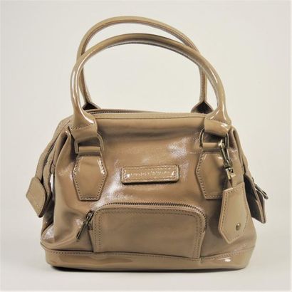 LONGCHAMP SAC en cuir vernis taupe, intérieur en toile siglée (dustbag) (17 x 24...