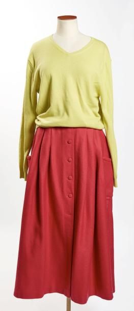 COL CLAUDINE, MAX MARA, MADE IN VICTOIRE JUPE en lainage framboise de forme maxi...