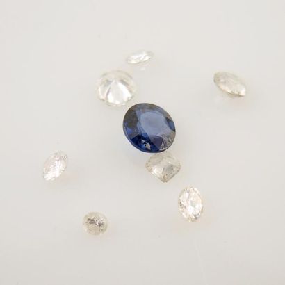 PIERRES SUR PAPIER: DIAMANTS, SAPHIR, ET CITRINE Lot de 7 diamants sur papier de...