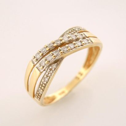 BAGUE DIAMANTS Bague en or jaune 18K 750/°° composée de trois lignes serties de diamants....