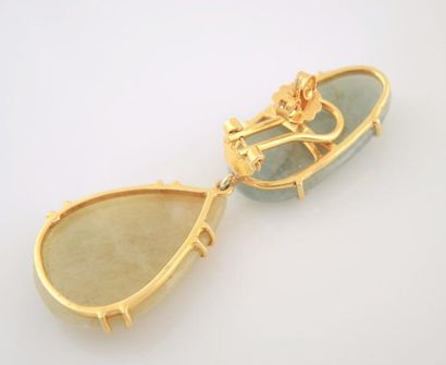 PENDANTS D'OREILLES SAPHIRS Paire de pendants d'oreilles en argent doré 925/°° présentant...