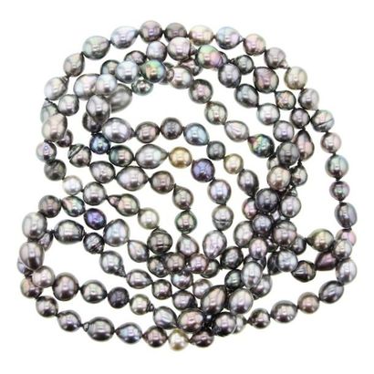 LONG SAUTOIR DE PERLES DE TAHITI Collier formant sautoir composé de 154 perles de...