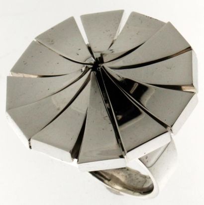 POL BURY (1922-2005) "BAGUE RONDE", réalisée en 2004.
Bague de forme ronde en argent...
