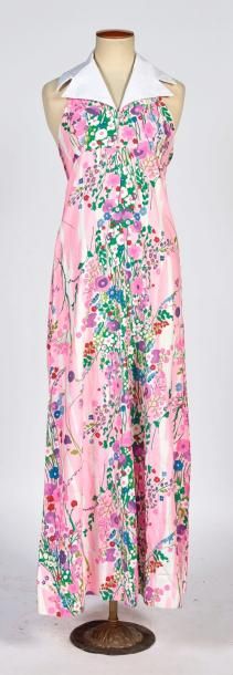 ANONYME Couture vintage ROBE en coton imprimé d’un motif floral sur fond rose, encolure...