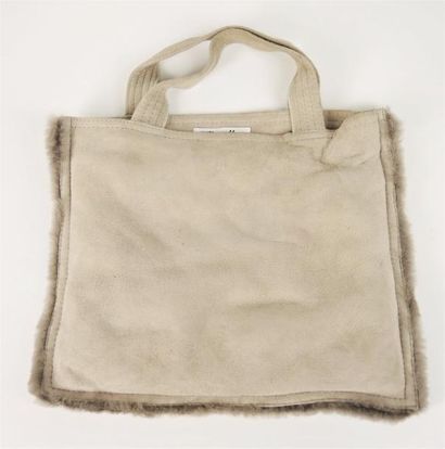 REVILLON, ANONYME circa 1960 PETIT SAC en peau lainée retournée grise (24x30cm) (salissures),...